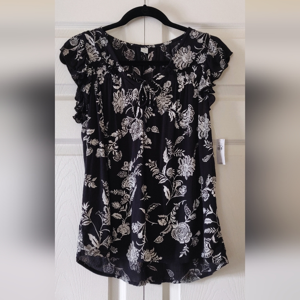 Old Navy Women's Black and White Tie Front Ruffle Blouse NWT